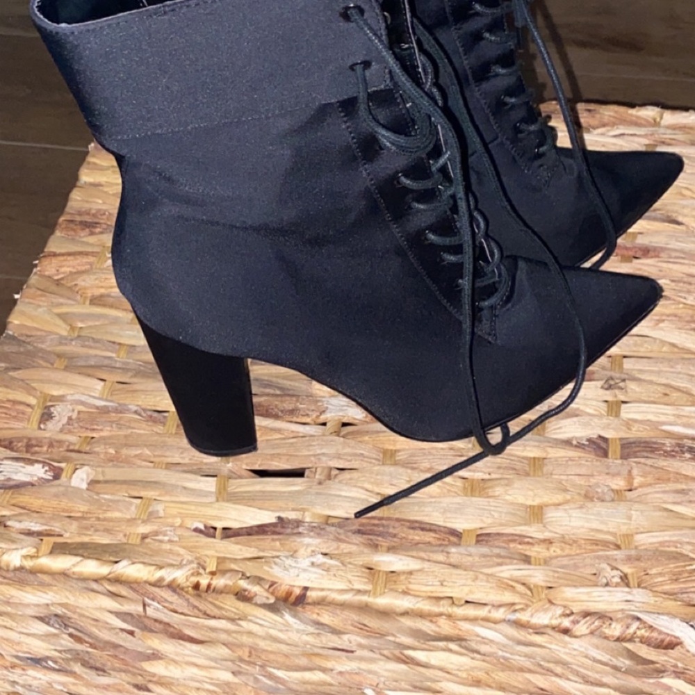 FEEL THE ATTRACTION POINTED TOE CHUNKY HEEL BOOTIE Black Size 9 - Picture 4 of 5